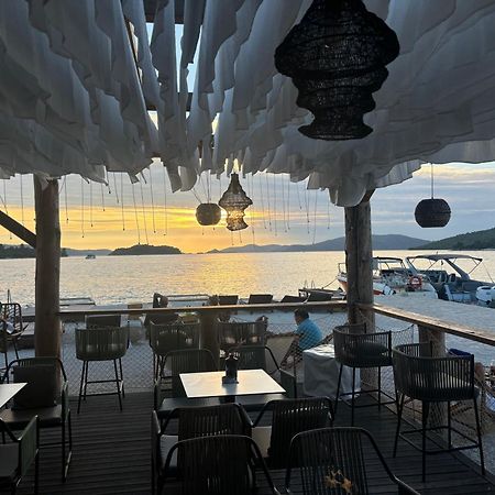 Apartment Agnes With 63 M2 Rooftop Terrace, Grill And Pool Okrug Gornji Kültér fotó