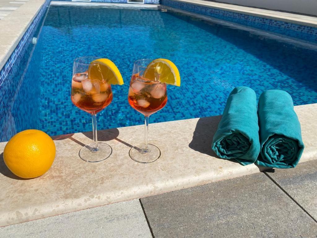 Apartment Agnes With 63 M2 Rooftop Terrace, Grill And Pool Okrug Gornji Kültér fotó