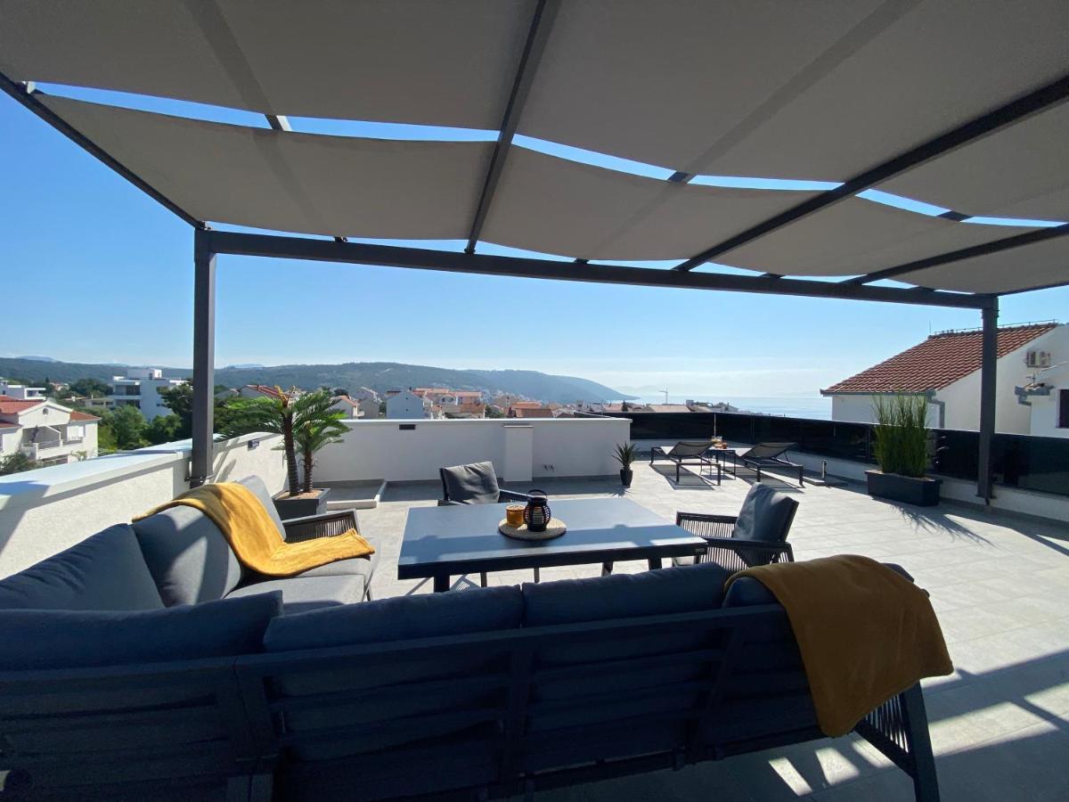Apartment Agnes With 63 M2 Rooftop Terrace, Grill And Pool Okrug Gornji Kültér fotó