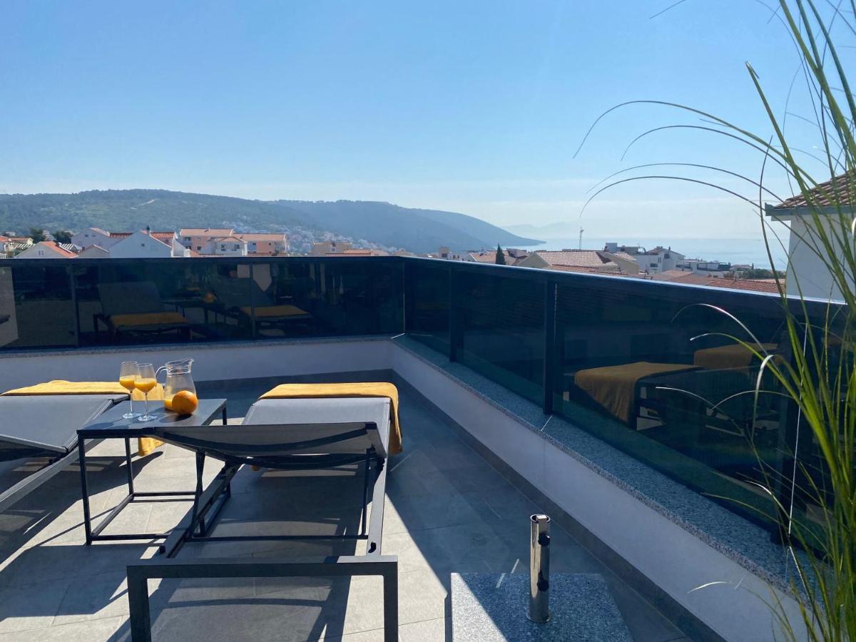 Apartment Agnes With 63 M2 Rooftop Terrace, Grill And Pool Okrug Gornji Kültér fotó