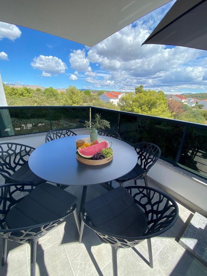Apartment Agnes With 63 M2 Rooftop Terrace, Grill And Pool Okrug Gornji Kültér fotó