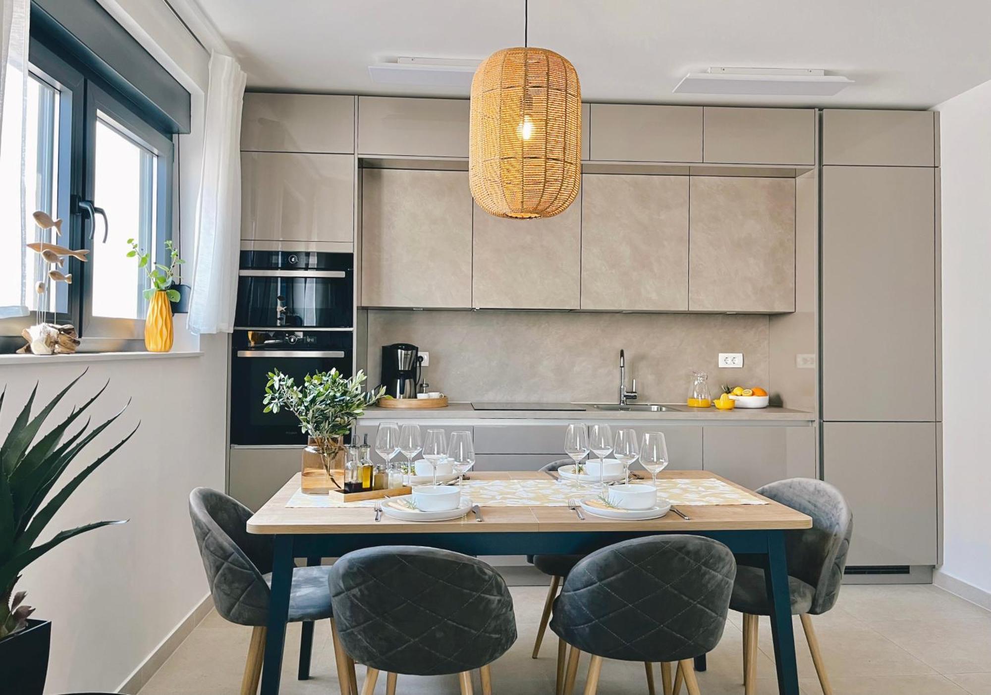 Apartment Agnes With 63 M2 Rooftop Terrace, Grill And Pool Okrug Gornji Kültér fotó