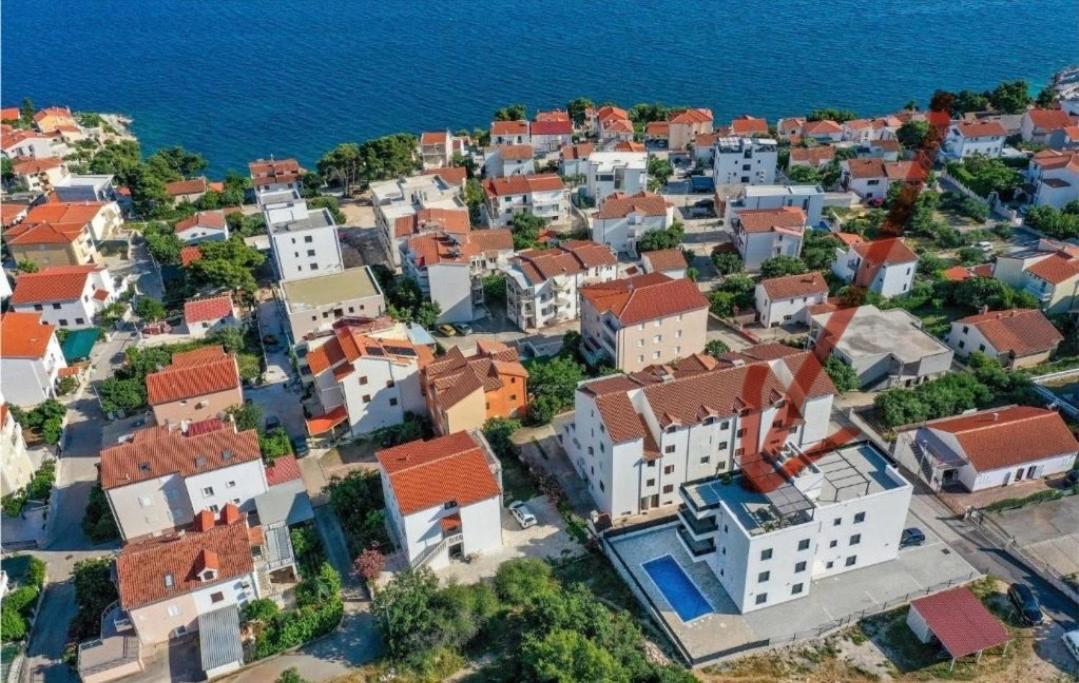 Apartment Agnes With 63 M2 Rooftop Terrace, Grill And Pool Okrug Gornji Kültér fotó