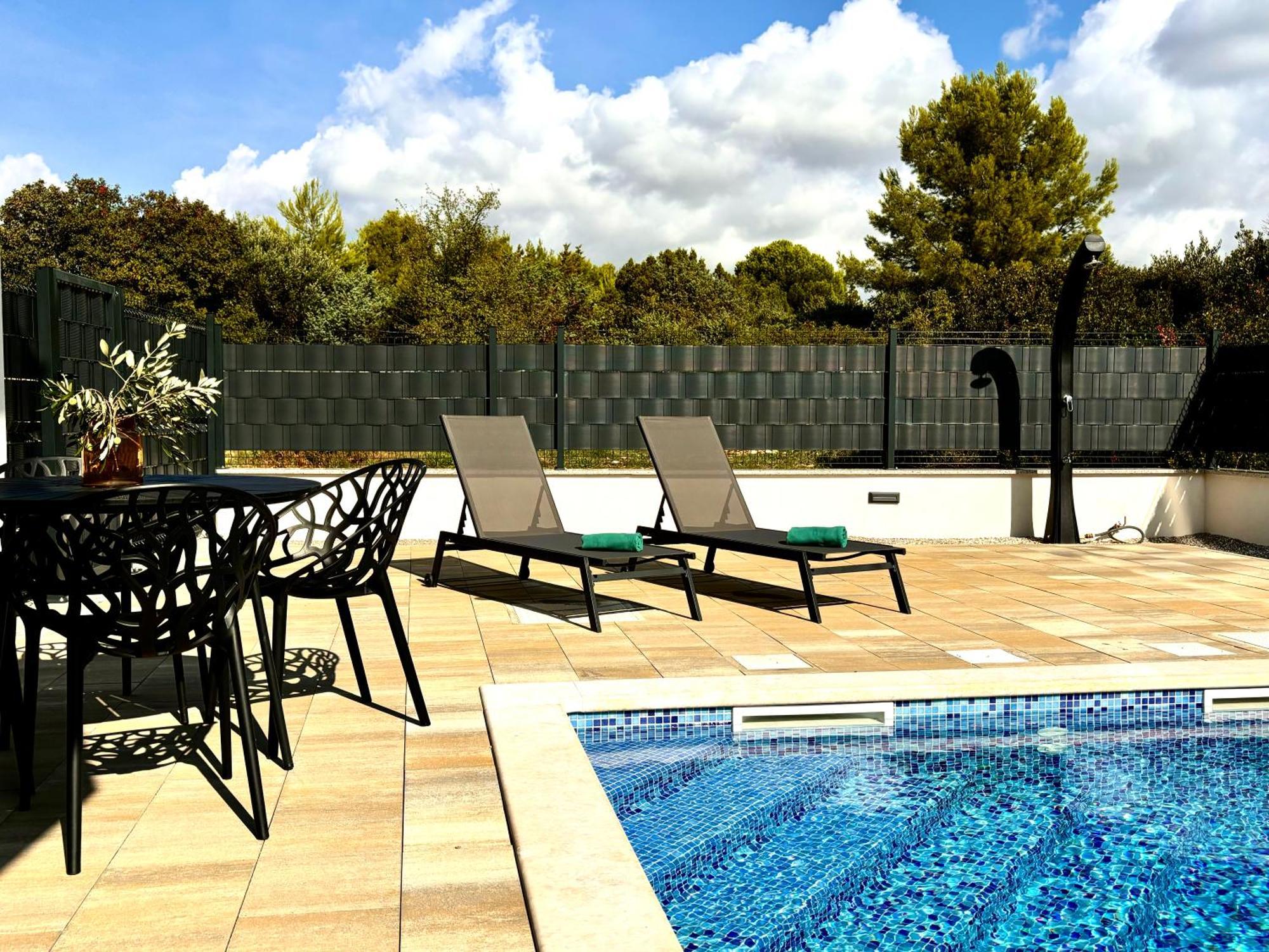Apartment Agnes With 63 M2 Rooftop Terrace, Grill And Pool Okrug Gornji Kültér fotó