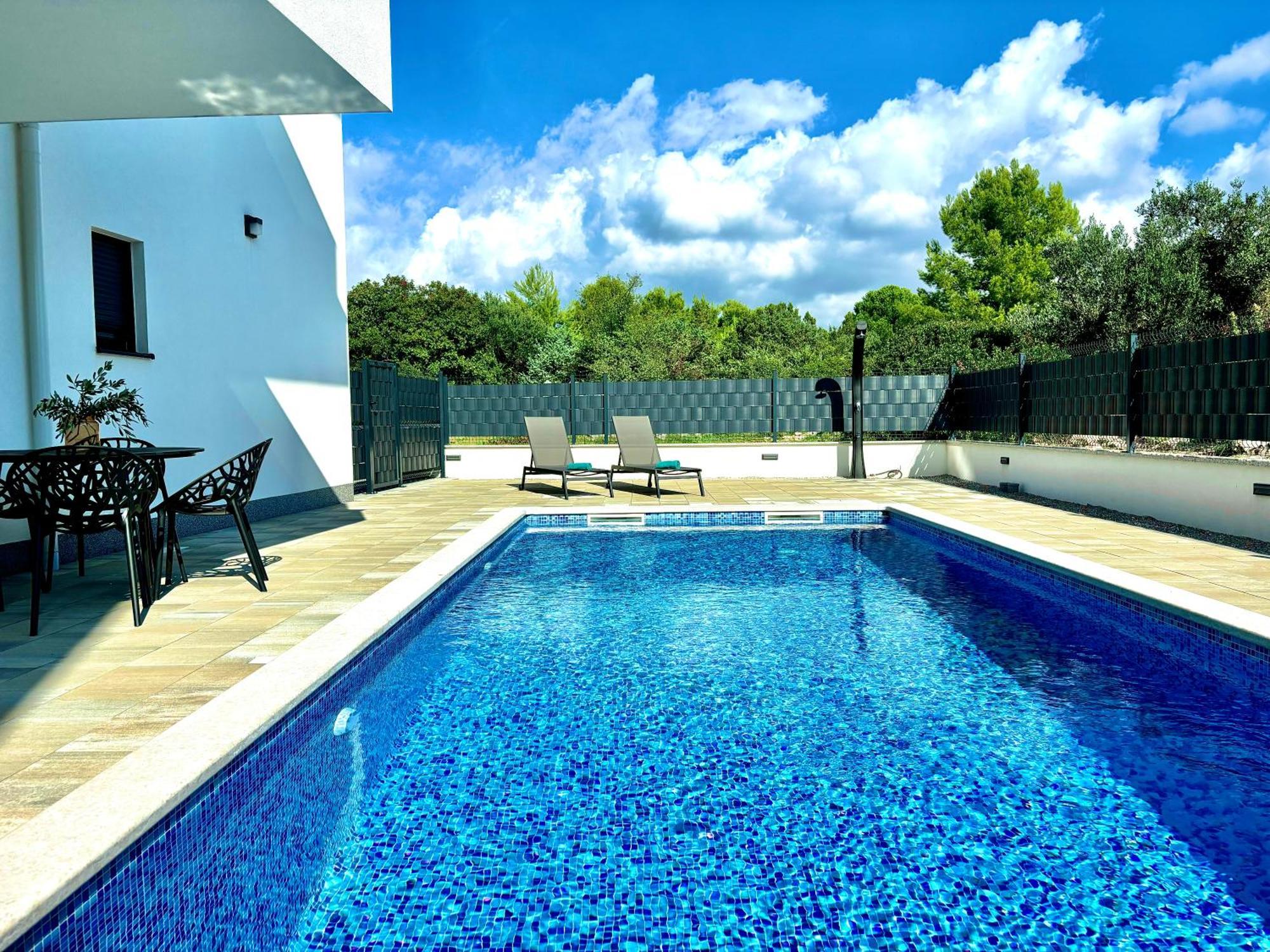 Apartment Agnes With 63 M2 Rooftop Terrace, Grill And Pool Okrug Gornji Kültér fotó